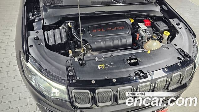Jeep Compass 2022 — ფოტო 8/20