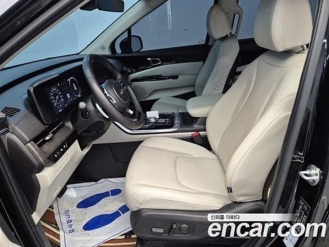 Kia Carnival 2023 — Фото 17/19