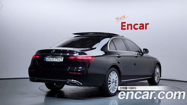 Mercedes-Benz E-Class 2021 — фото 2 из 20
