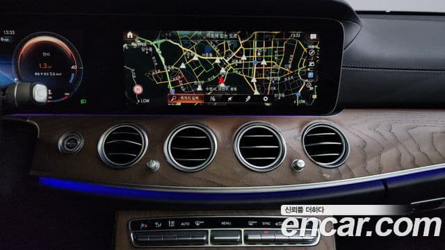 Mercedes-Benz E-Class 2021 — фото 12 из 20