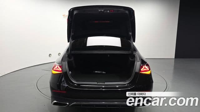 Mercedes-Benz E-Class 2024 — ფოტო 20/20