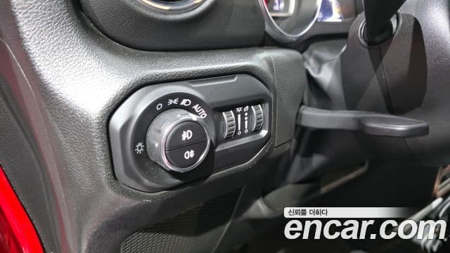 Jeep Wrangler 2022 — Фото 12/20