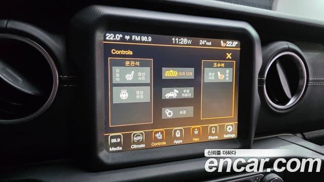 Jeep Wrangler 2022 — Фото 19/20