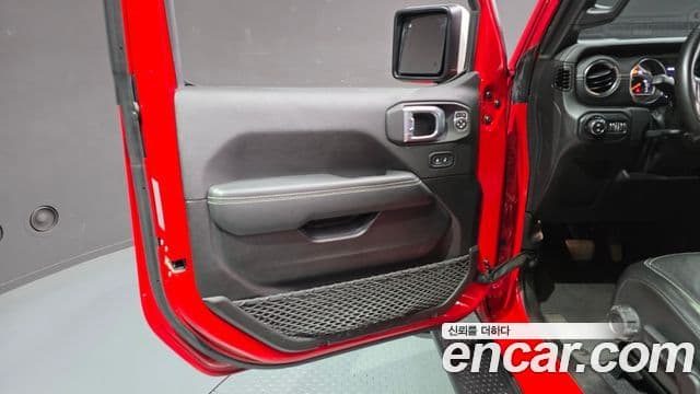 Jeep Wrangler 2022 — Şəkil 21/31