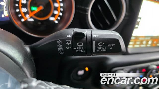 Jeep Wrangler 2022 — Şəkil 13/31