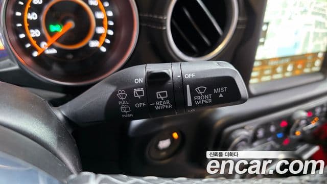 Jeep Wrangler 2022 — Şəkil 11/31