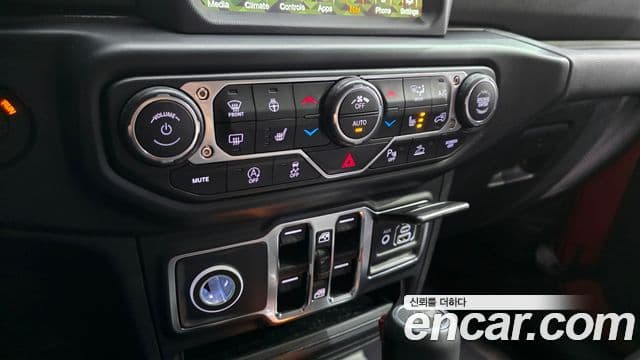 Jeep Wrangler 2022 — Şəkil 19/31