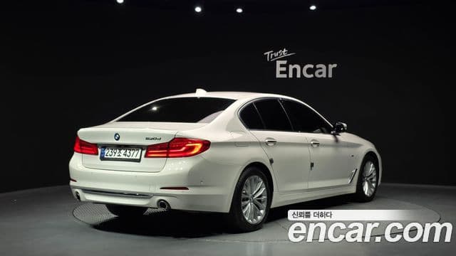 BMW 5 Series 2018 — Şəkil 2/20