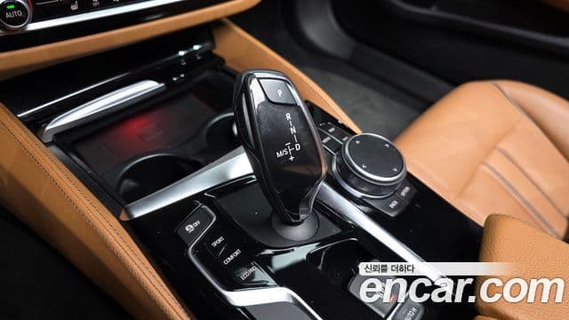 BMW 5 Series 2018 — Şəkil 9/20