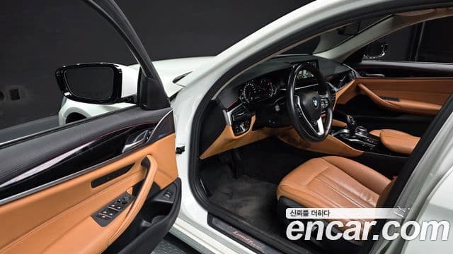 BMW 5 Series 2018 — Şəkil 10/20