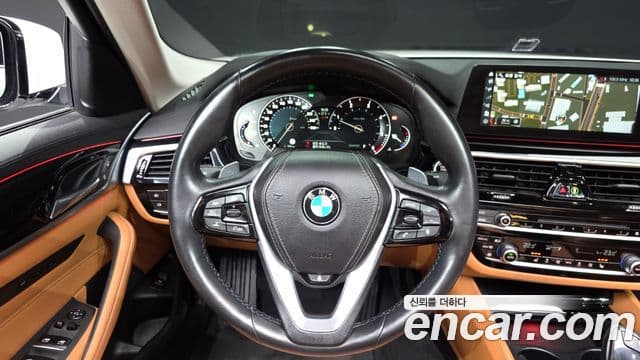 BMW 5 Series 2018 — Şəkil 13/20