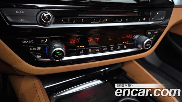 BMW 5 Series 2018 — Şəkil 16/20