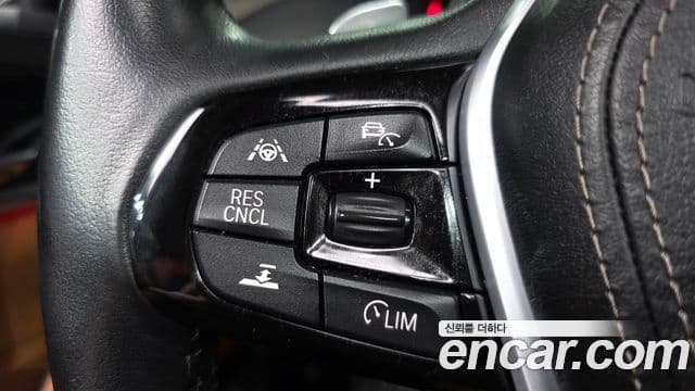 BMW 5 Series 2018 — фото 17 из 20
