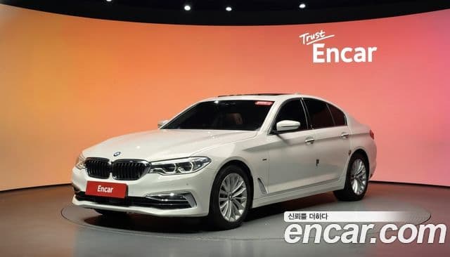 BMW 5 Series 2018 — Şəkil 1/20