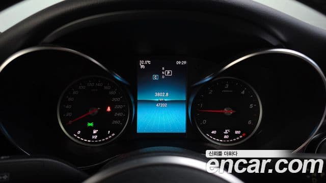 Mercedes-Benz C-Class 2019 — Фото 8/20