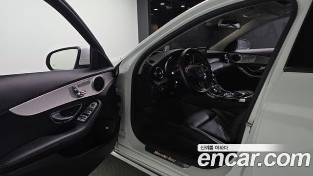 Mercedes-Benz C-Class 2018 — Şəkil 10/20