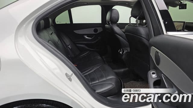 Mercedes-Benz C-Class 2018 — Şəkil 11/20