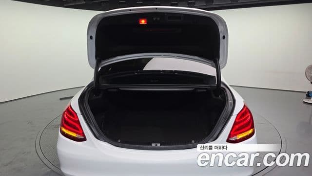 Mercedes-Benz C-Class 2018 — Şəkil 20/20