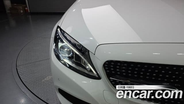 Mercedes-Benz C-Class 2018 — Photo 25/30