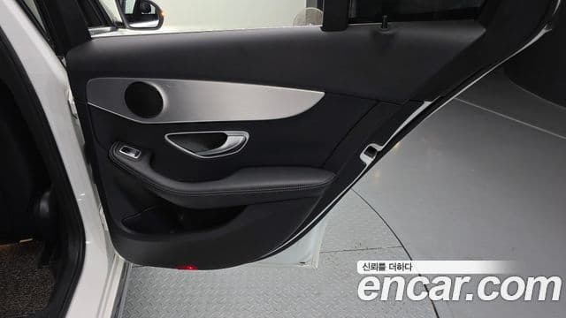 Mercedes-Benz C-Class 2018 — Photo 28/30