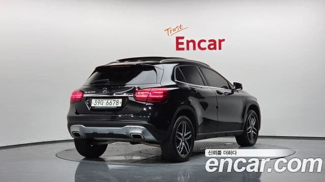 Mercedes-Benz GLA-Class 2019 — Şəkil 1/20