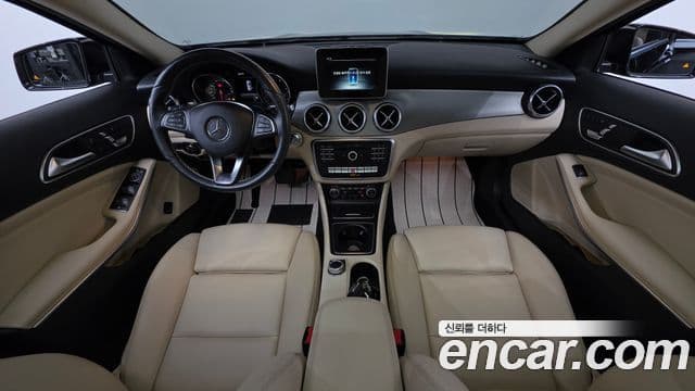 Mercedes-Benz GLA-Class 2019 — Şəkil 6/20