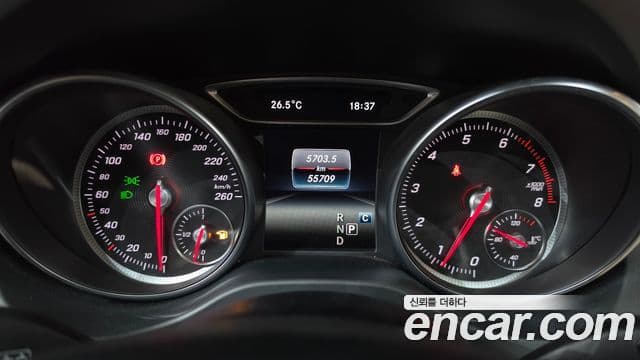 Mercedes-Benz GLA-Class 2019 — Şəkil 7/20