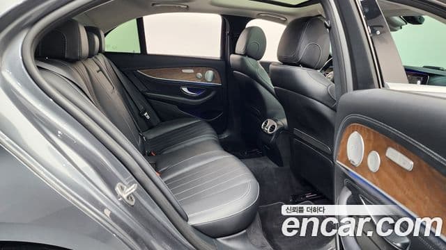 Mercedes-Benz E-Class 2019 — Şəkil 11/20