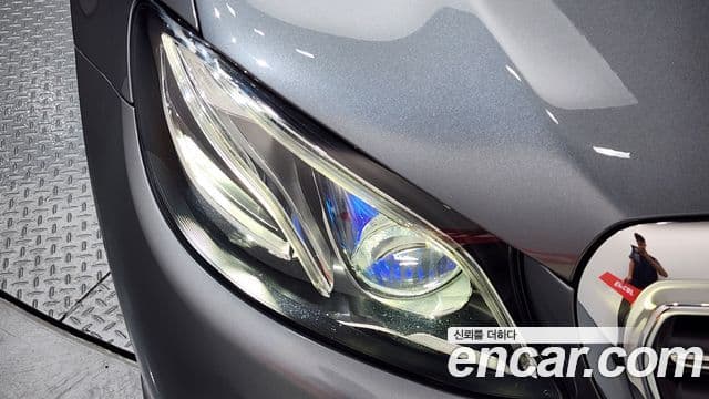 Mercedes-Benz E-Class 2019 — Photo 30/37