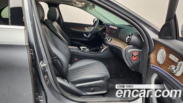 Mercedes-Benz E-Class 2019 — Photo 9/37