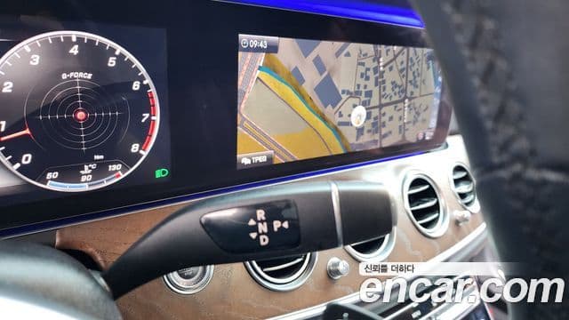 Mercedes-Benz E-Class 2019 — Photo 18/37