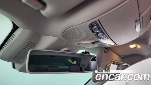Mercedes-Benz E-Class 2019 — Photo 10/37