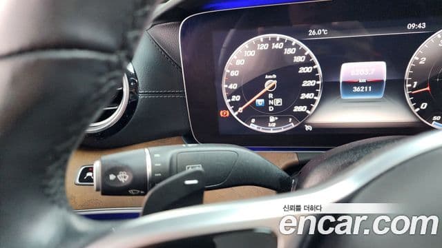 Mercedes-Benz E-Class 2019 — Photo 6/37
