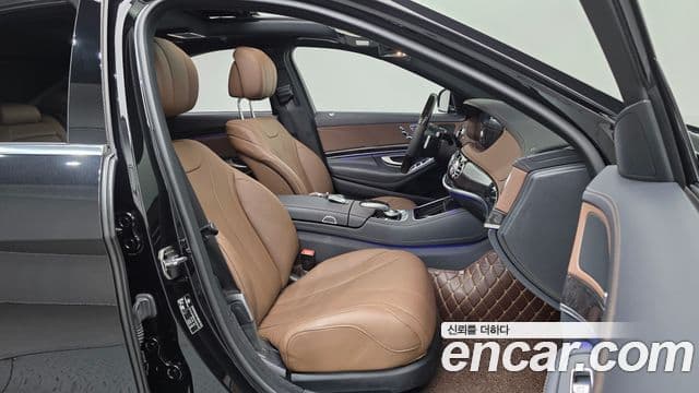 Mercedes-Benz S-Class 2020 — Photo 10/30