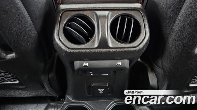 Jeep Gladiator 2022 — ფოტო 9/33