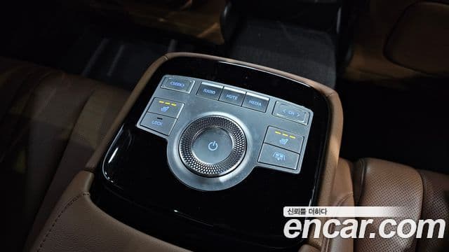 Genesis Electrified G80 2022 — Şəkil 19/20