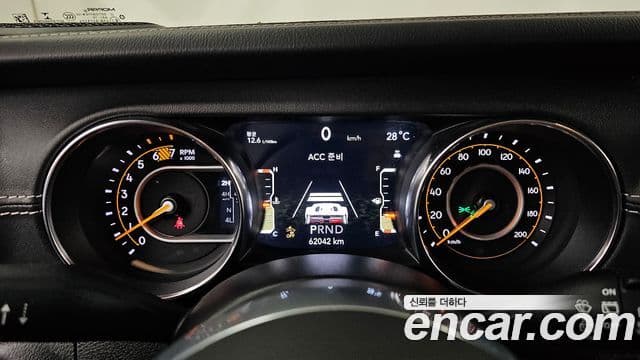 Jeep Wrangler 2019 — ფოტო 8/20