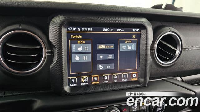 Jeep Wrangler 2019 — ფოტო 17/20
