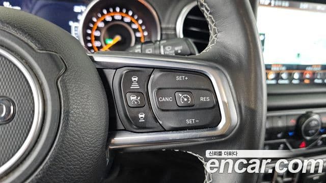 Jeep Wrangler 2019 — ფოტო 18/20