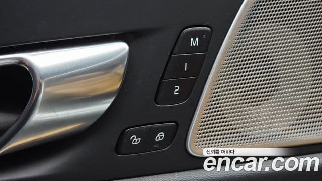 Volvo XC60 2024 — ფოტო 12/32