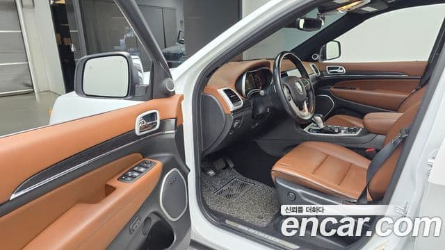 Jeep Grand Cherokee 2021 — Şəkil 10/20