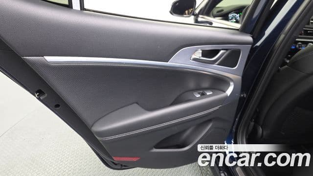 Genesis G70 2019 — Photo 8/32