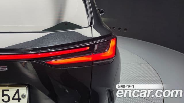 Lexus NX350h 2023 — Photo 6/37