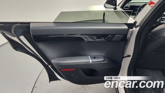Hyundai Grandeur Hybrid 2023 — Photo 11/36