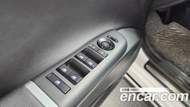 Hyundai Grandeur Hybrid 2023 — Photo 2/36