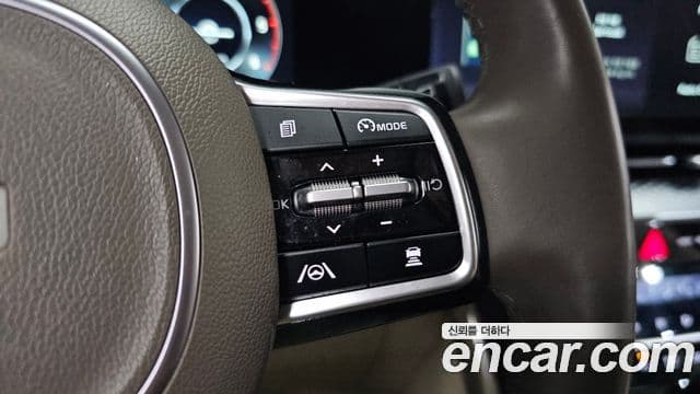 Kia Carnival 2023 — фото 16 из 20