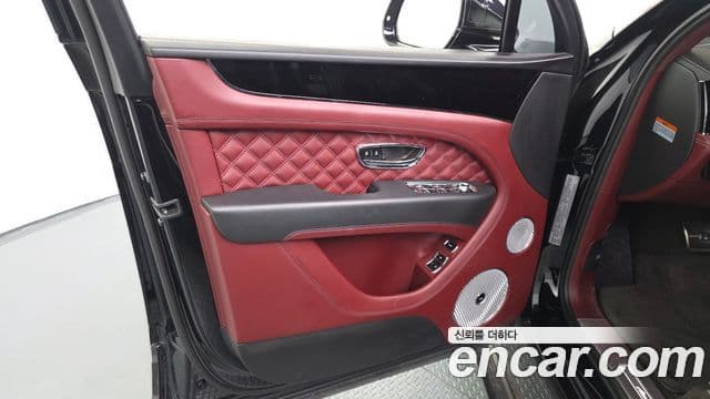 Bentley Bentayga 2023 — Photo 14/35