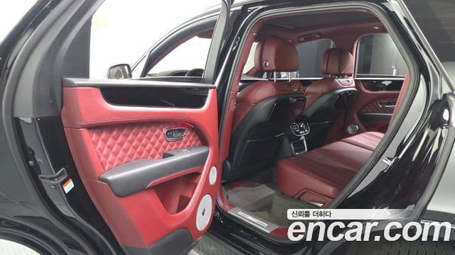 Bentley Bentayga 2023 — Photo 2/35