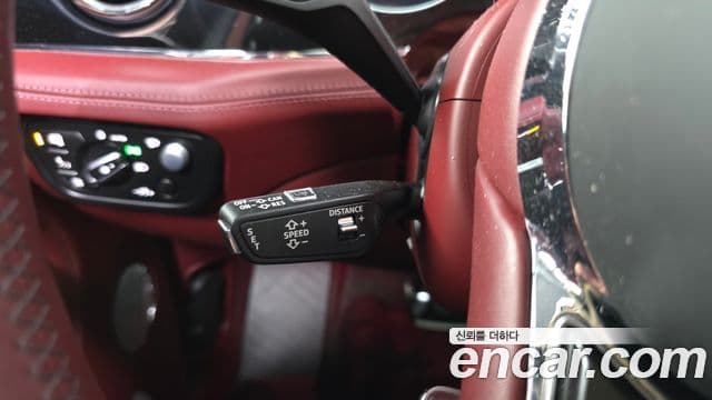 Bentley Bentayga 2023 — Photo 8/35