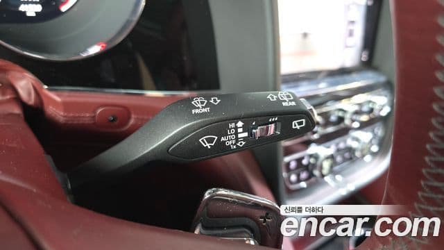 Bentley Bentayga 2023 — Photo 16/35
